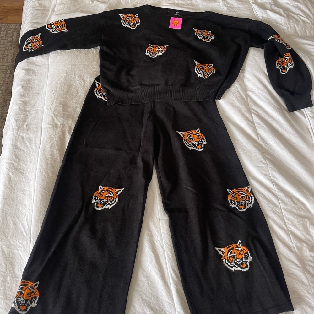 Dressed in Lala tiger set size xl